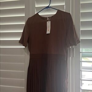Brown Short Sleeve Pleated Dress